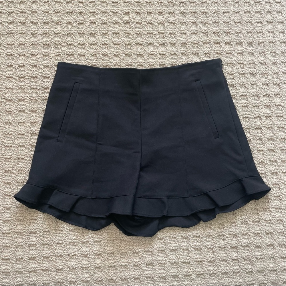 Ruffle edge skort EUC
